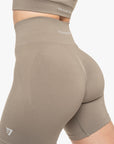 Short Essence - Walnut